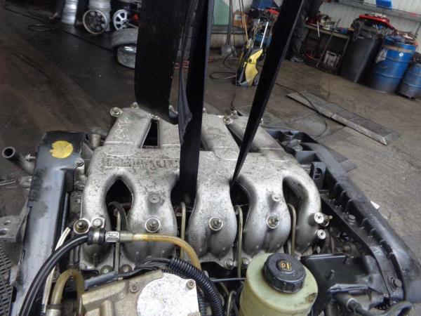 MOTEUR RENAULT 2.2 DIESEL - Vue 1